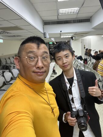 ▲阿凱送書王令麟　背後原因曝光：最感謝一路扶持。（圖／阿凱提供）