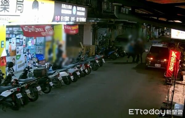 ▲吳姓男子進入藥局摸5歲男童臀部，遭到警方逮捕移送。（圖／記者陸運陞翻攝）