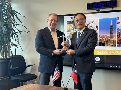 港務公司為強化美西郵輪市場交流　與西雅圖港務局進行雙邊會談