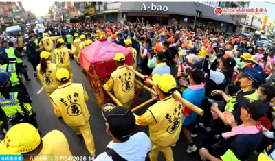 與炸彈媽驚喜相會！白沙屯媽祖一路衝　睽違7年「4媽會」重逢