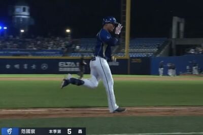 范國宸超大號2分砲飛出場外！獅7局要回領先9：5悍將