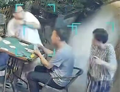 強運第六感！　大媽「神閃避」逃過奪命冷氣