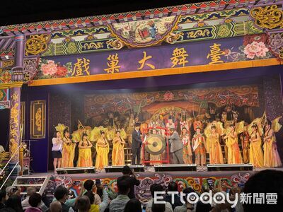 百年戲脈回歸！明華園進駐「戲巢藝術館」　台南再添文化新地標