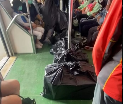 ▲女子違法攜帶8大件行李上車。（圖／翻攝自爆料公社）