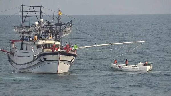 ▲▼   陸海警稱釣魚島海域緊急救援台灣籍漁船          。（圖／翻攝 新華社、大陸海警官網）