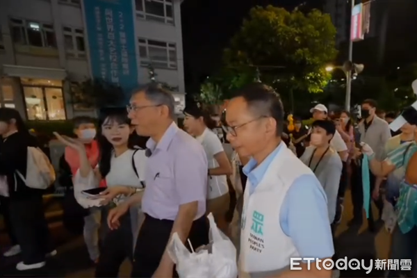 ▲▼柯文哲遭噴辣椒水。（圖／民眾黨台中市議員參選人劉芩妤提供）