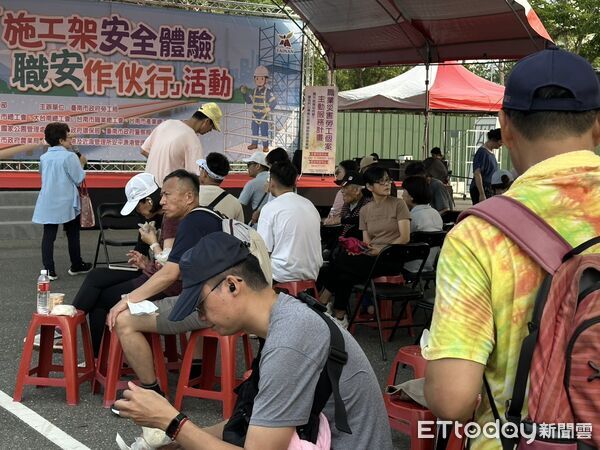 ▲台南市勞工局舉辦「施工架安全體驗 職安作伙行」健走活動，吸引近1500名勞工朋友熱情參與。（記者林東良翻攝，下同）