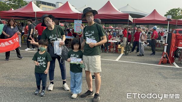 ▲台南市勞工局舉辦「施工架安全體驗 職安作伙行」健走活動，吸引近1500名勞工朋友熱情參與。（記者林東良翻攝，下同）