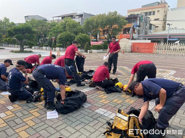 ▲台南市消防局第五大隊辦理水災超前部署演練，集結人車與船艇強化救災量能。（記者林東良翻攝，下同）