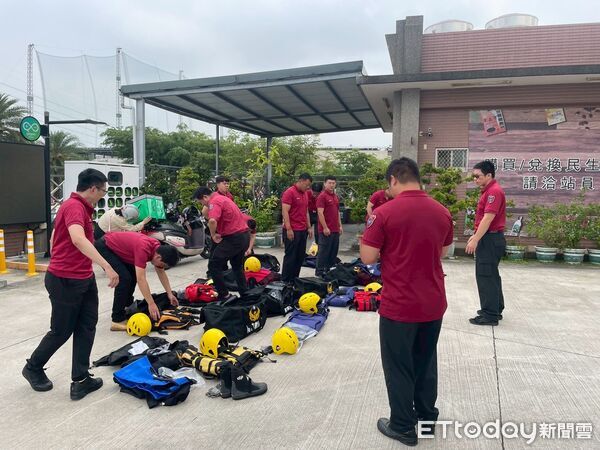 ▲台南市消防局第五大隊辦理水災超前部署演練，集結人車與船艇強化救災量能。（記者林東良翻攝，下同）
