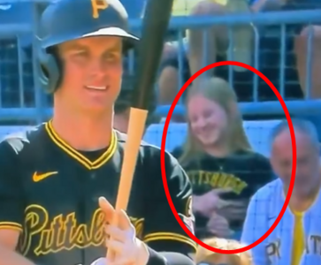 球迷坐場邊「狂揉女伴雙乳」！抓奶全程被轉播　荒謬行徑遭轟