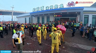 快訊／白沙屯媽今早好猶豫　下秒衝「大甲海鮮餐廳」
