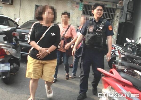 ▲▼老舊公寓暗藏四色牌賭場　逮捕23名阿公阿嬤賭徒近2000歲。（圖／桃園警分局提供）