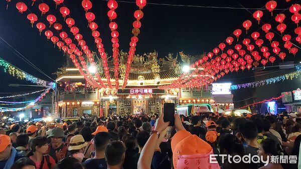 ▲▼第一次參與白沙屯媽祖進香的年輕美甲師。（圖／記者黃彥傑攝）