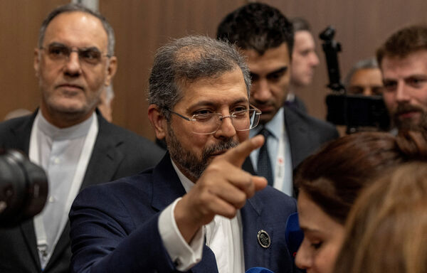 ▲▼伊朗外交部副部長哈蒂柏札德（Saeed Khatibzadeh）出席土耳其南部安塔利亞外交論壇時，場邊受訪。（圖／路透）