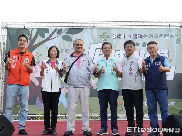 ▲台南市立醫院舉辦「府城森呼吸」健走活動，吸引超過1400名民眾參與，場面熱絡。（記者林東良翻攝，下同）