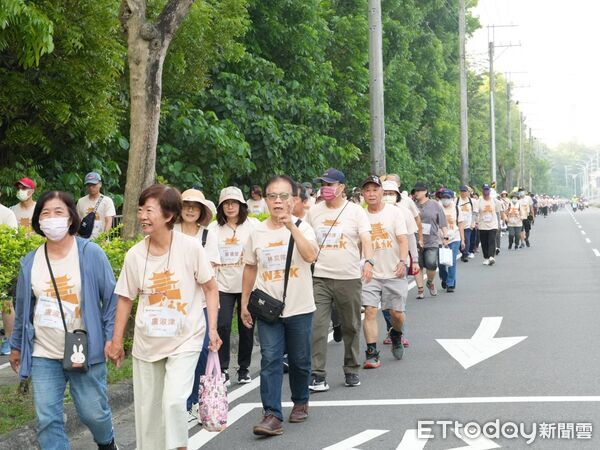 ▲台南市立醫院舉辦「府城森呼吸」健走活動，吸引超過1400名民眾參與，場面熱絡。（記者林東良翻攝，下同）