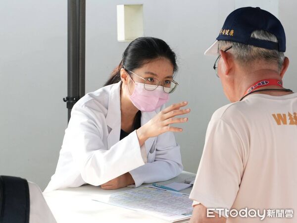 ▲台南市立醫院舉辦「府城森呼吸」健走活動，吸引超過1400名民眾參與，場面熱絡。（記者林東良翻攝，下同）