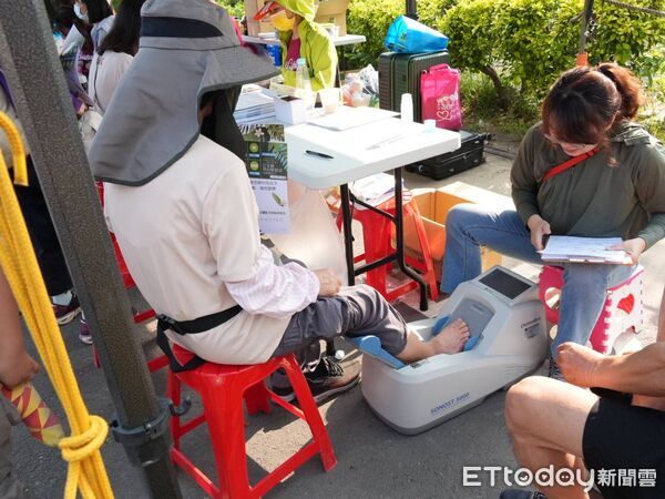 ▲台南市立醫院舉辦「府城森呼吸」健走活動，吸引超過1400名民眾參與，場面熱絡。（記者林東良翻攝，下同）