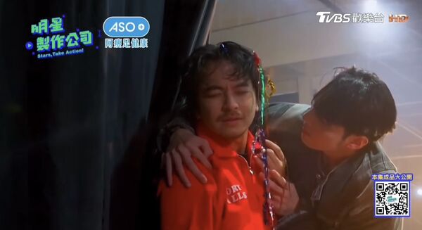 ▲▼黃偉晉失誤拉炮射到楊銘威。（圖／翻攝自TVBS）