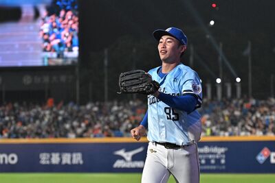 超級工具人！劉俊豪外野秀美技　教頭打擊也有期待：別再想當巨砲