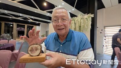 嘉華中學老樹倒木製成「三好」紀念品　贈傑出校友與退休師長