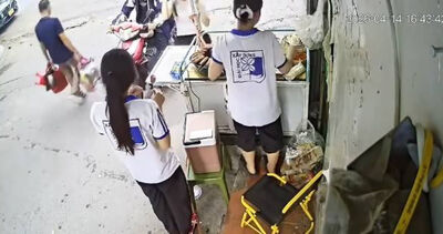 老闆有急事請女學生幫顧攤！回來一看竟「全部賣光」驚呆