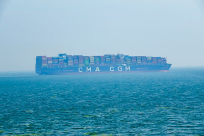 法國貨櫃船遭伊朗開火示警受損　川普：違反停火協議