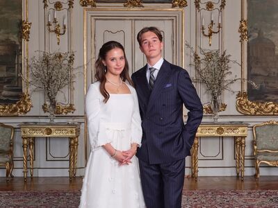 丹麥王室高顏值雙胞胎長大了　15歲公主白洋裝造型優雅