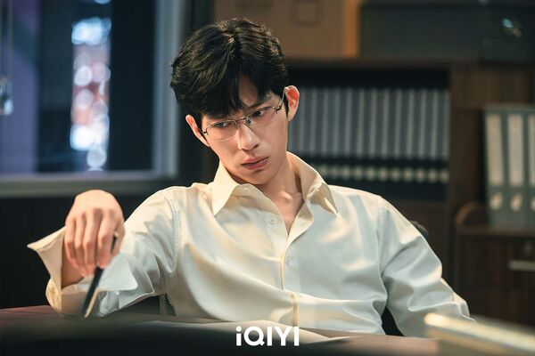 ▲《鋼鐵森林》由井柏然、蔡文靜、秦俊傑主演。（圖／愛奇藝國際版提供）