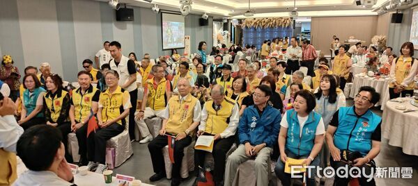 ▲▼  嘉義市眷村文化發展協會二週年大會 傳承眷村精神、力挺藍白合張啓楷接棒   。（圖／記者翁伊森翻攝）