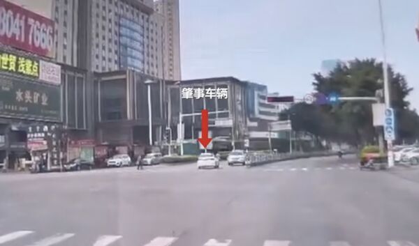 ▲▼福建汽車逆向撞人2死1傷　目擊者：車度非常快。（圖／翻攝新京報）