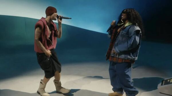 ▲小賈斯汀（Justin Bieber）科切拉音樂節（Coachella）第二週演出，和怪奇比莉（Billie Eilish）和SZA同台。（圖／翻攝自YouTube／Coachella）