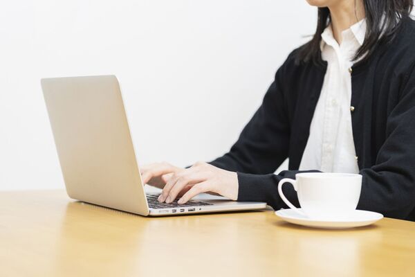 一名OL抱怨，新人連Excel都不會，還要花時間教學，影響工作效率。但一票網友卻認為，學校不一定會教職場技能，重點還是在菜鳥的學習心態，圖為示意圖。（翻攝自PhotoAC圖庫）