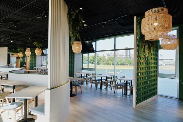 ▲坐擁湖景「㵘光」5月改全自助式Buffet　最低399元吃到飽。（圖／取自㵘光M&Agrave;N LIGHT臉書）