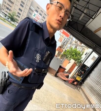 ▲台南一名王姓女子持棒球棍至台南永康家具行砸鐵門，現場一片凌亂，永康分局據報派員處理。（圖／翻攝記者爆料網，下同）