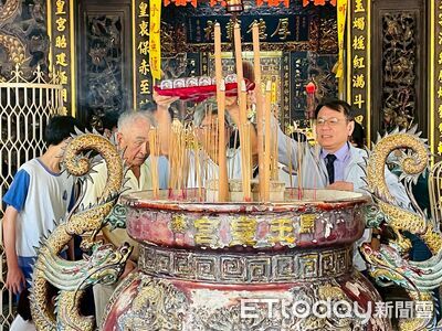 考季應援升級！台鹽推「金榜題名水」　攜手開基玉皇宮助攻考生