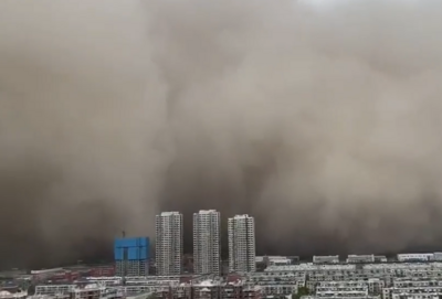 宛如末日！新疆才剛遭沙塵暴＋暴雨襲擊　中國氣象台發5預警