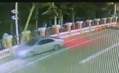 彰化轎車失控撞斷電桿！夫妻+5月嬰送醫　驚悚瞬間曝光