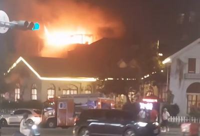 一家3口殞命！嘉義透天厝遭惡火吞噬畫面曝　一旁咖啡廳險遭延燒