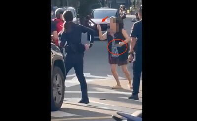 新北婦持雙刀街頭揮舞！國中生驚險擦身過　警噴辣椒水壓制