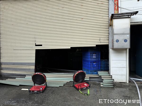 ▲▼高雄塑膠工廠火警。（圖／記者許宥孺翻攝）