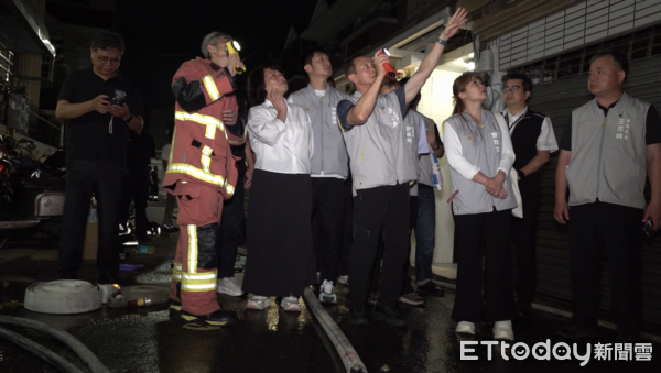 ▲▼嘉義惡火奪3命，市長黃敏惠前往現場聽取消防簡報。（圖／記者翁伊森翻攝）