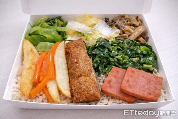 ▲「素食3菜色」內臟脂肪狂飆！營養師一看便當傻了：秒變吸油海綿。(圖／營養師韋含授權提供)