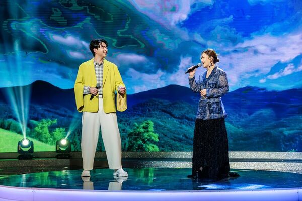 ▲▼李子森、黃妃合唱。（圖／中天電視提供）