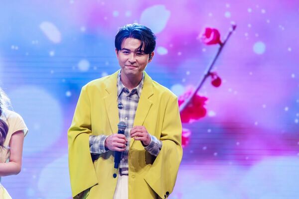 ▲▼李子森、黃妃合唱。（圖／中天電視提供）