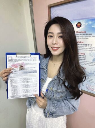 ▲白家綺簽器官捐贈書。（圖／翻攝自IG）