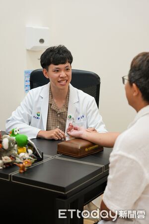 ▲馬光醫療網「崇德馬光中醫診所」開幕，成為台南第6處據點。（記者林東良翻攝，下同）