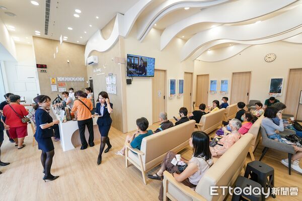 ▲馬光醫療網「崇德馬光中醫診所」開幕，成為台南第6處據點。（記者林東良翻攝，下同）