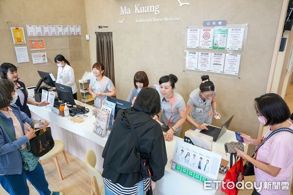 ▲馬光醫療網「崇德馬光中醫診所」開幕，成為台南第6處據點。（記者林東良翻攝，下同）